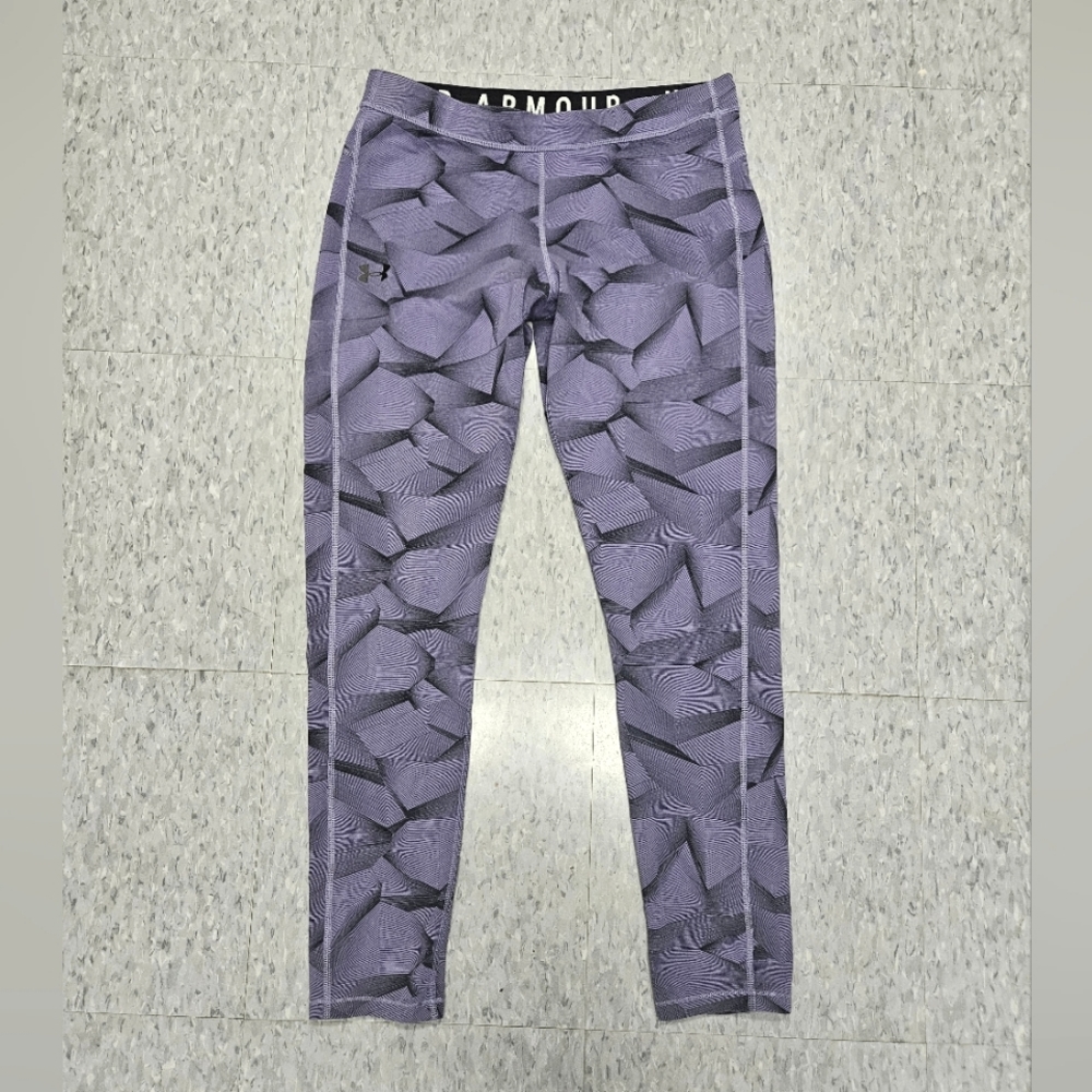 Women's large Under Armour compression leggings.